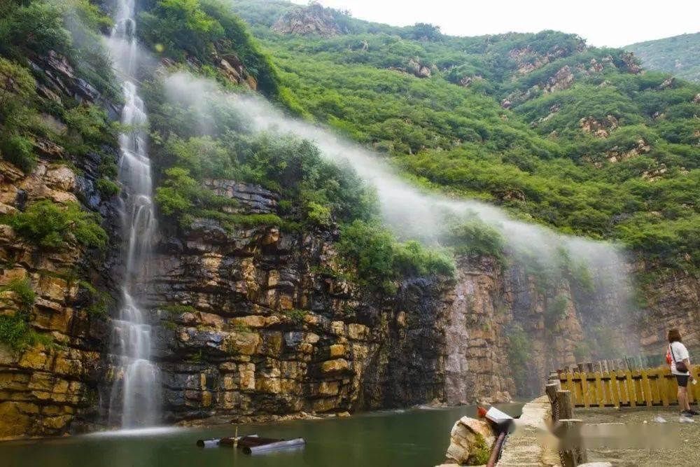 冰面突然碎裂！游客昆明轿子山游玩，贸然上冰湖……